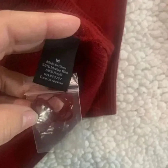 APT.9 Long Sleeve V-Neck Ribbed Cuffs Sweater Size Medium - Picture 7 of 7